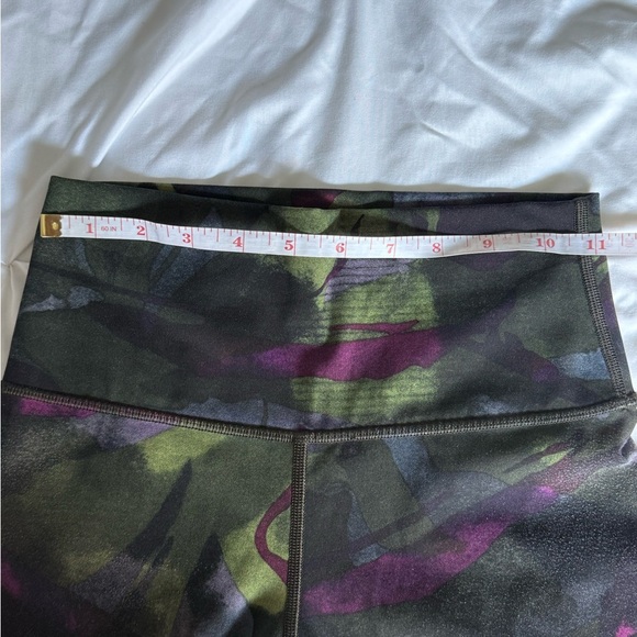 Lululemon Wunder Under Crop Size 4 - Picture 7 of 10